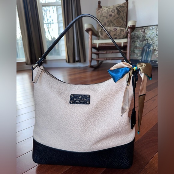 LOW START Kate Spade Two-Tone Pebbled Leather Hobo Bag. Great condition! - Picture 3 of 15